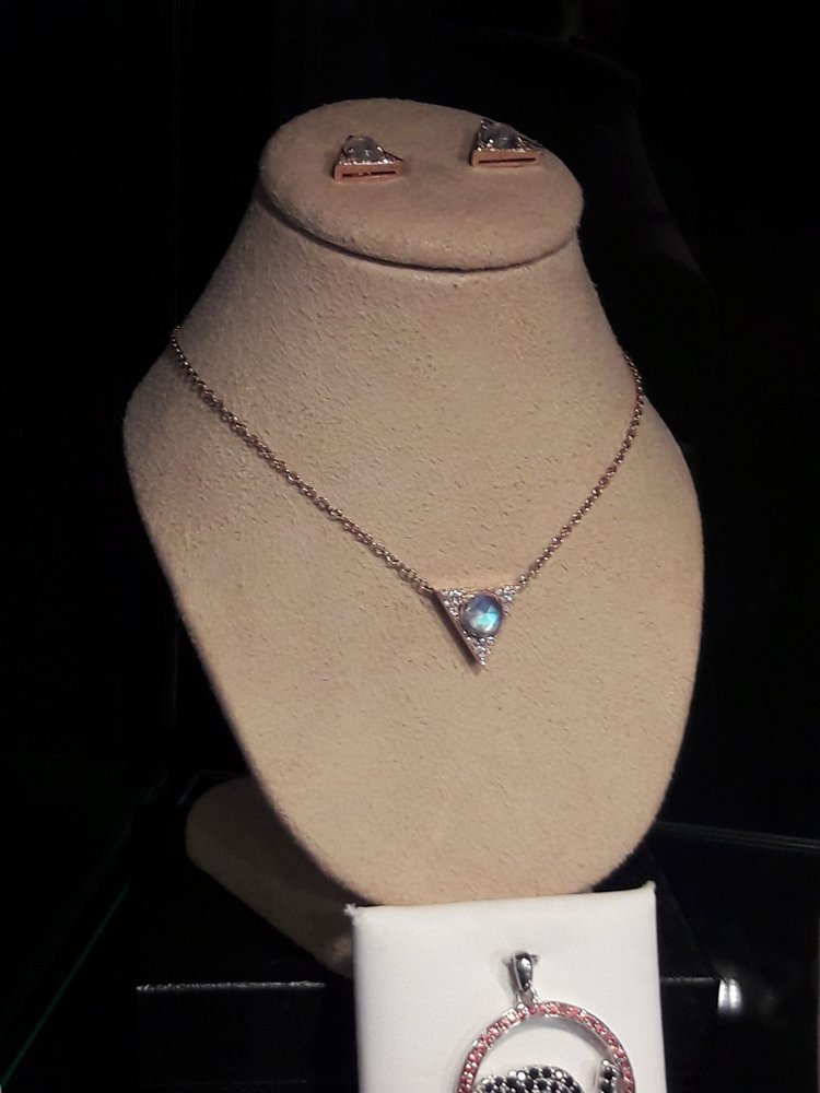 THE WOODEN JEWEL Updated September 2024 844 NW Bond St, Bend