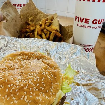 Five Guys - Burgers Near Me - Fairlawn, Ohio