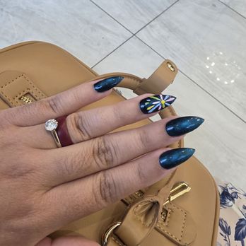 Luxury Nail Spa - Nail Salons Near Me - Elk Grove, California