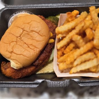 Dave's Hot Chicken - Slider and Fries - Chicken Shop Near Me - Goodyear, Arizona