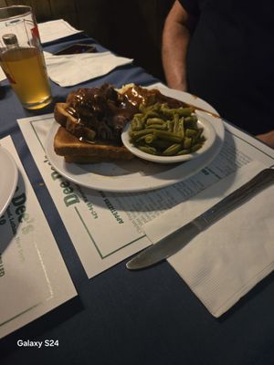 Dee Dee's Tavern by null