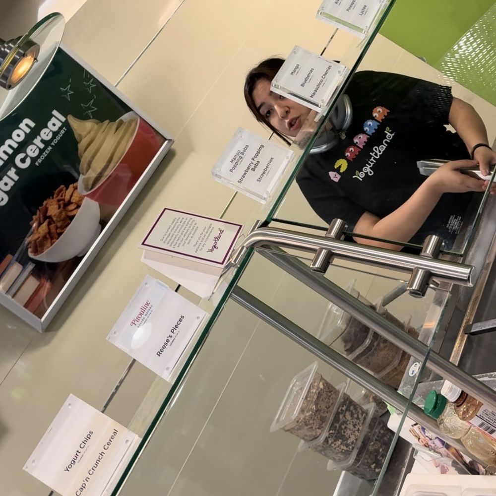 Yogurtland - Combative and rude employee Andrea - Ice Cream & Frozen Yogurt Near Me - San Jose, California