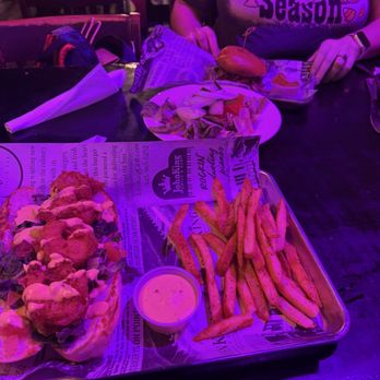 JohnKing Grill & Dueling Pianos - Fries were incredible. - American Near Me - Charleston, South Carolina