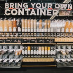 MOM's Organic Market