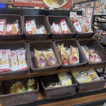 Vons - Breads when you go IN THE MORNING - Grocery Near Me - Avalon, California