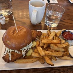 State & Main Kitchen & Bar - Classic Crispy Chicken Burger