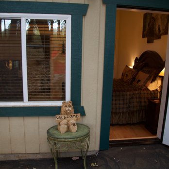 Bear Den BnB - Bear Den entrance - Bed & Breakfast Near Me - Grass Valley, California Bear Den BnB - Bear Den entrance - Bed & Breakfast Near Me - Grass Valley, California