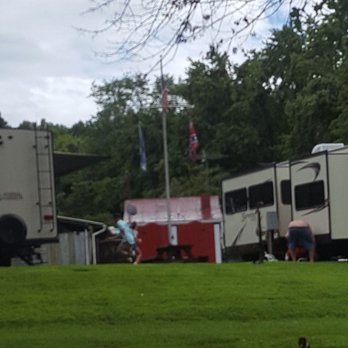 Horseshoe Flats - Note the confederate flag. - Campgrounds Near Me - Scottsville, Virginia Horseshoe Flats - Note the confederate flag. - Campgrounds Near Me - Scottsville, Virginia
