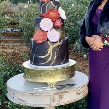 Tony's Cakes - The gold design wasn't my favorite. - Bakeries Near Me - Vallejo, California Tony's Cakes - The gold design wasn't my favorite. - Bakeries Near Me - Vallejo, California