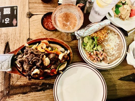 La Cocina Bar and Grill by null