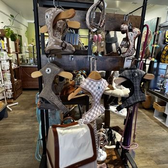 Hund N Kat Pet Boutique - Pet Stores Near Me - Solvang, California