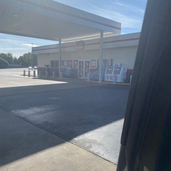 Speedway - a view of a gas station from the window of a car - Gas Stations Near Me - Siler City, North Carolina
