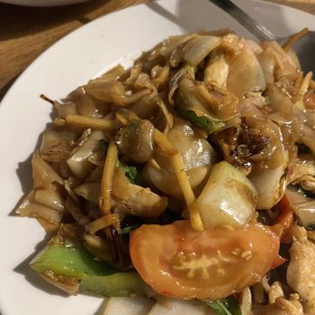 Turmeric Thai Kitchen - Drunken Noodles- pretty good! - Thai Near Me - La Jolla, California Turmeric Thai Kitchen - Drunken Noodles- pretty good! - Thai Near Me - La Jolla, California