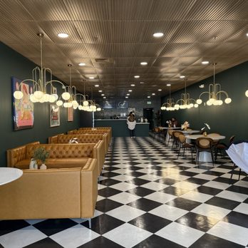 Fabowlous - Interior - Salad Near Me - Nottingham, Maryland