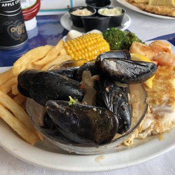 Rusty Anchor Restaurant - Seafood Near Me - Pleasant Bay, Nova Scotia