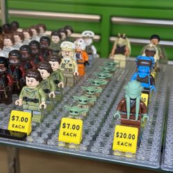 Bricks & Minifigs
