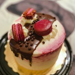 Whole Foods Market - Cake with Macarons