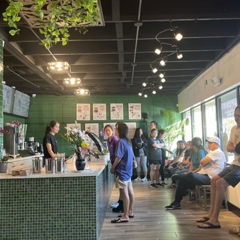 BAMBU - People ordering & from waiting for their orders - Bubble Tea Near Me - Metairie, Louisiana