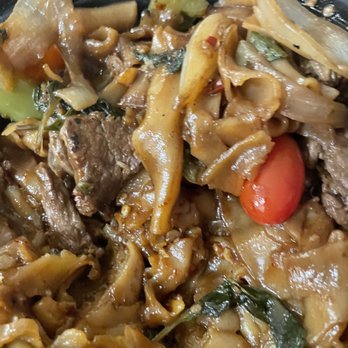 Paragon Thai Restaurant - Drunken Noodle with Beef - Thai Near Me - Washington, DC, District of Columbia Paragon Thai Restaurant - Drunken Noodle with Beef - Thai Near Me - Washington, DC, District of Columbia