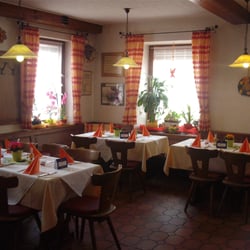 Gaststätte Grauer Wolf - Lassen Sie sich im Restaurant mit hausgemachten fränkischen Gerichten verwöhnen.