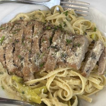 Cafe Notte - Veal and Pepper Aglio e Olio - Italian Near Me - Pittsburgh, Pennsylvania