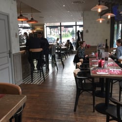 Café Leffe - The crowd is small right now but later it is very busy