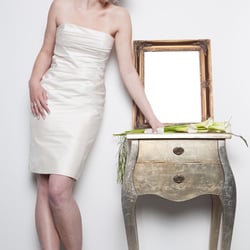 mona berg - exklusive Brautkleider und Abendmode - Grace, hier ist es kurz.