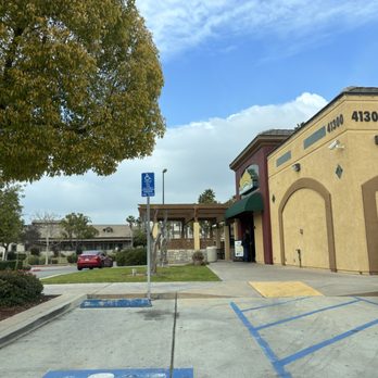 Farmer Boys - Great patio outside the front entrance - Burgers Near Me - Murrieta, California Farmer Boys - Great patio outside the front entrance - Burgers Near Me - Murrieta, California