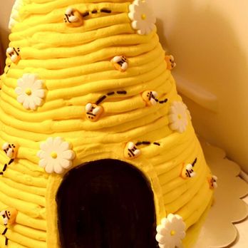 Cakes That Connect - Bee hive cake - Custom Cakes Near Me Cakes That Connect - Bee hive cake - Custom Cakes Near Me