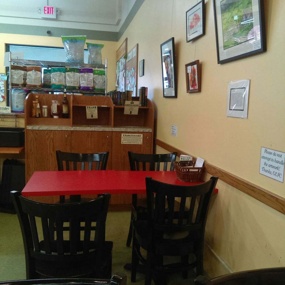Good Earth Food Co-Op - Dining room - Grocery Near Me - Saint Cloud, Minnesota
