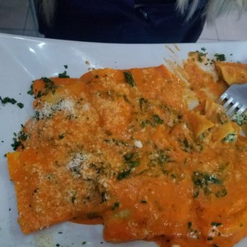 Il Gusto Italiano - Tortelloni Ricotta e Spinaci - Italian Near Me - Torremolinos, Massachusetts Il Gusto Italiano - Tortelloni Ricotta e Spinaci - Italian Near Me - Torremolinos, Massachusetts