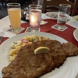 Zum Schusterjungen - Veal schnitzel!