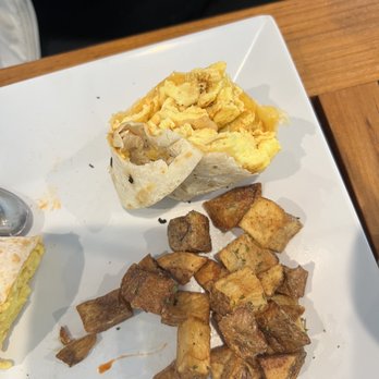 Chloez Cafe - The Breakfast Burritos that they brought out that only had egg and cheese because they didn't care much to do it as it says on their menu - Breakfast & Brunch Near Me - Fairfax Station, Virginia