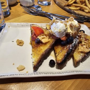 Kitchen Social - Cremeè Brule French toast - Cocktail Bars Near Me - Columbus, Ohio