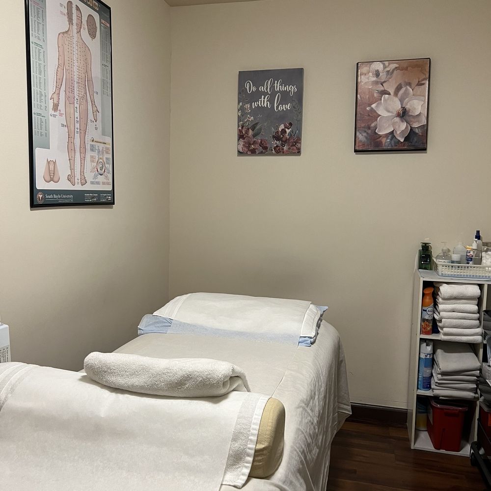 Sandee Wellness Center - The room is very clean - Acupuncture Near Me - LOS ANGELES, California Sandee Wellness Center - The room is very clean - Acupuncture Near Me - LOS ANGELES, California
