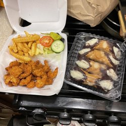 Mike's NY Giant Pizza - Shrimp combo. A little pricey considering hat you get.
