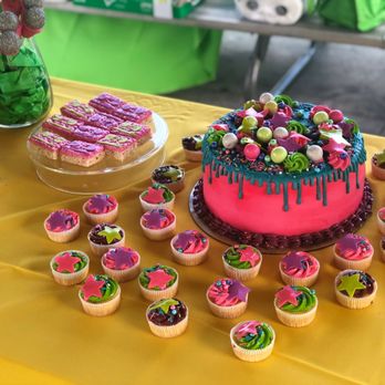 Red Balloon Party Rental - Balloon Services Near Me - Miami, Florida