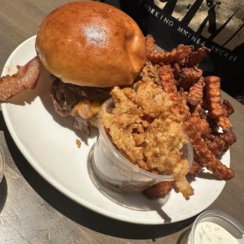 Central Standard - Burger & Sweet Potato Fries - Tacos Near Me - Waukee, Iowa