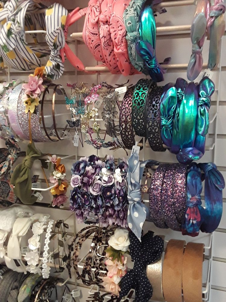 CLAIRE’S BOUTIQUES 800 N Green River Rd, Evansville, Indiana Cosmetics & Beauty Supply