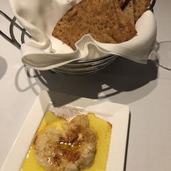 Rush Hour - Starter of hummus and bread