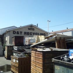 D & T Recycling - Sign.. from the outside
