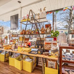 HoneyGramz - A sweet little honey shop owned by a local beekeeper.  So much more then honey!
