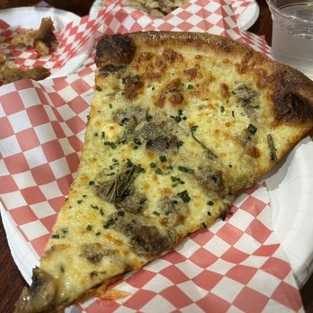 Zazas Pizzeria - Pizza Near Me - Chicago, Illinois