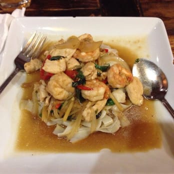 Thai Dee - Basil noodles, shrimp & chicken. Yum. Medium. - Thai Near Me - San Antonio, Texas Thai Dee - Basil noodles, shrimp & chicken. Yum. Medium. - Thai Near Me - San Antonio, Texas