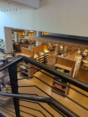 Crate & Barrel by null