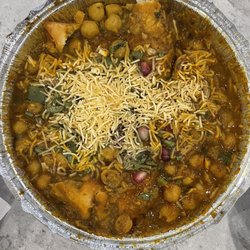 Subzi Mandi Cash & Carry - Samosa Chat made vegan (without yogurt)