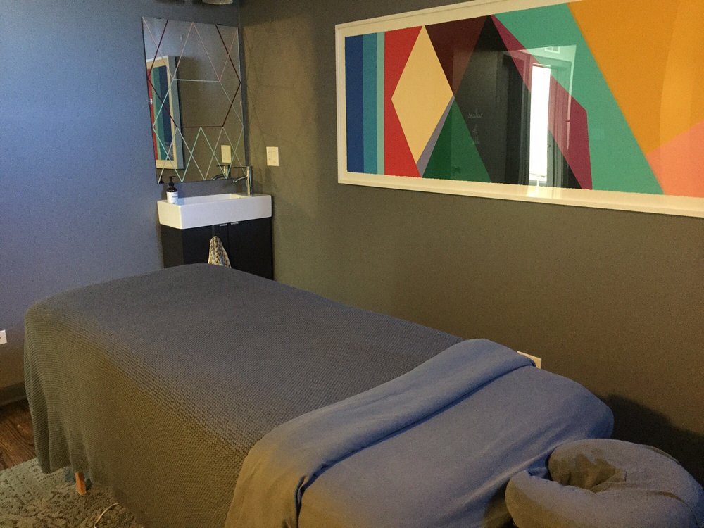 AMK massage Logo