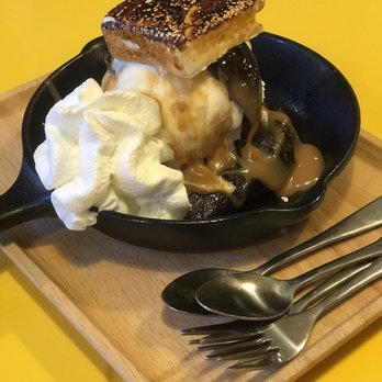 Hello Honey - Brownie Dream with an added toasted marshmallow on top! - Ice Cream & Frozen Yogurt Near Me - Cincinnati, Ohio