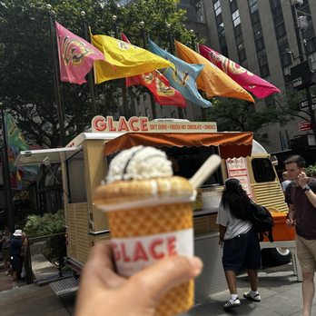 Glace - S'mores frozen chocolate - Ice Cream & Frozen Yogurt Near Me - New York, New York Glace - S'mores frozen chocolate - Ice Cream & Frozen Yogurt Near Me - New York, New York