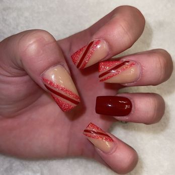 Posh Nail Bar - Medium length square with design - Nail Salons Near Me - El Paso, Texas Posh Nail Bar - Medium length square with design - Nail Salons Near Me - El Paso, Texas